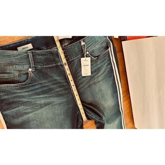 TORRID WOMENS JEANS WITH WHITE STRIPE DOWN LEG WOMENS SIZE 6XL NEW - Picture 5 of 12